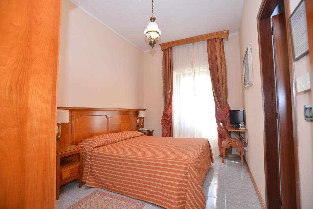 Hotel Acqui & Centro Benessere Acqui Terme Oda fotoğraf