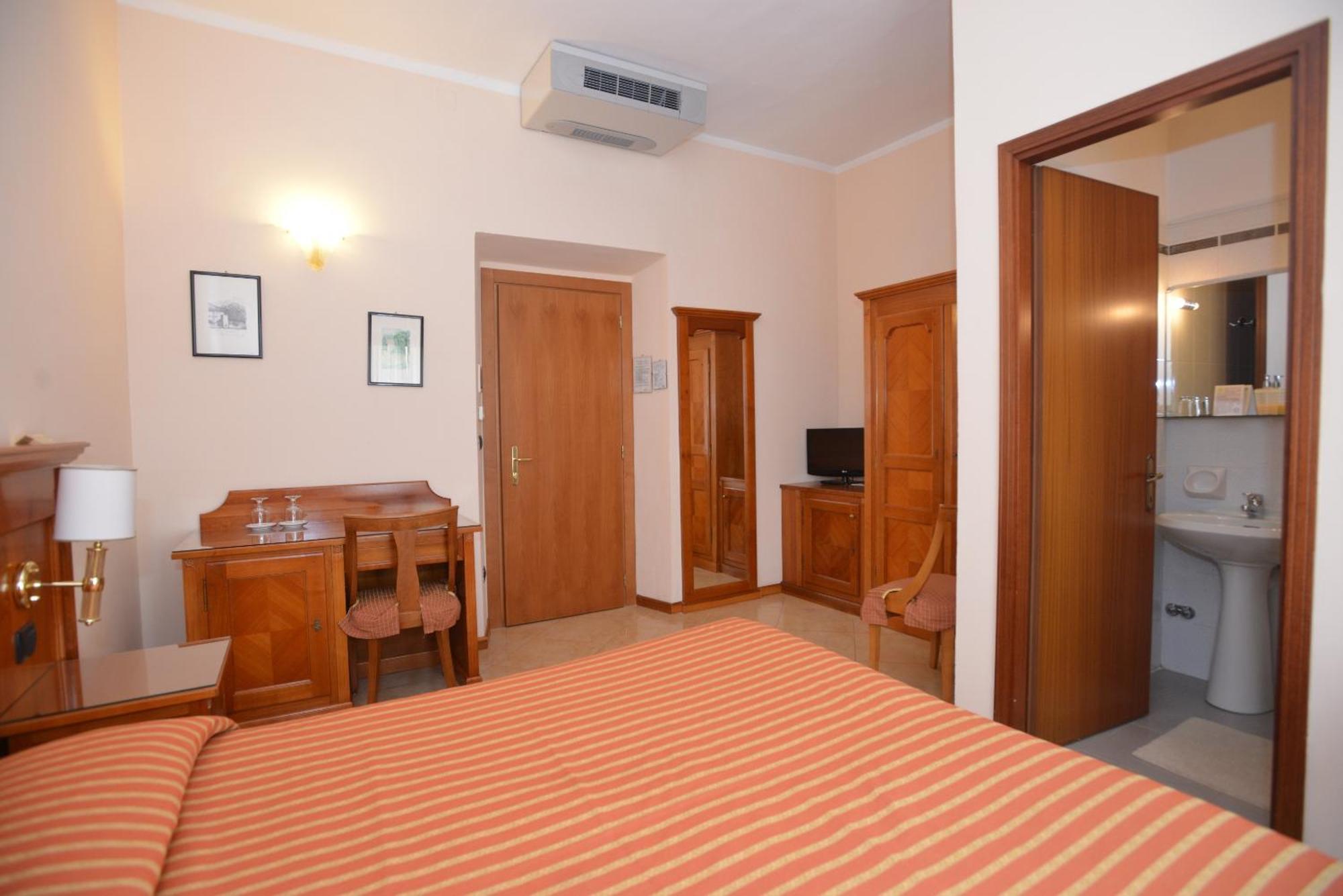 Hotel Acqui & Centro Benessere Acqui Terme Oda fotoğraf